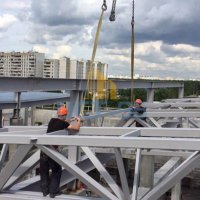 Монтаж металлоконструкций на строительстве торгово-развлекательного центра в г. Москва